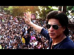 first look of jab tak hai jaan sharukh khan fans are happy